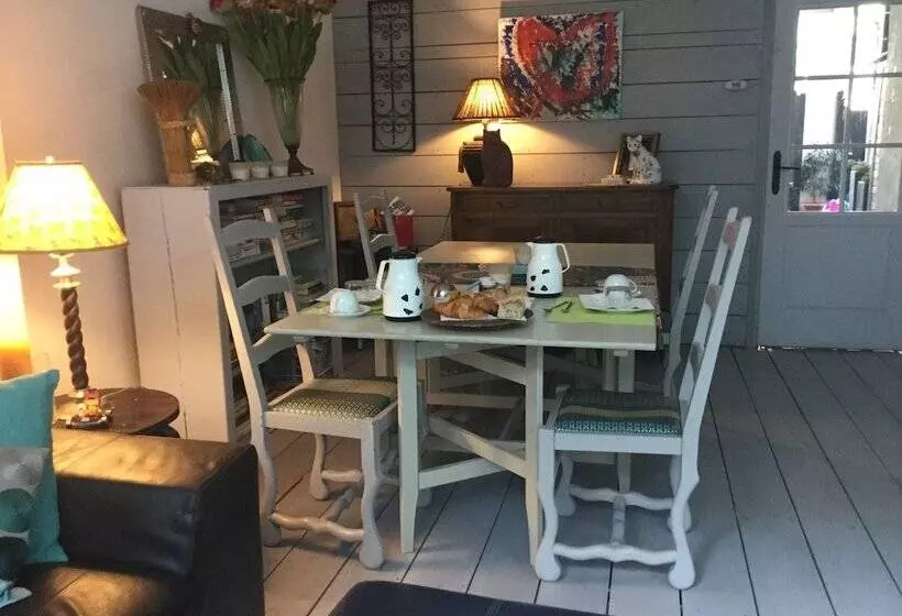 تختخواب و صبحانه La Maison Des Capucines