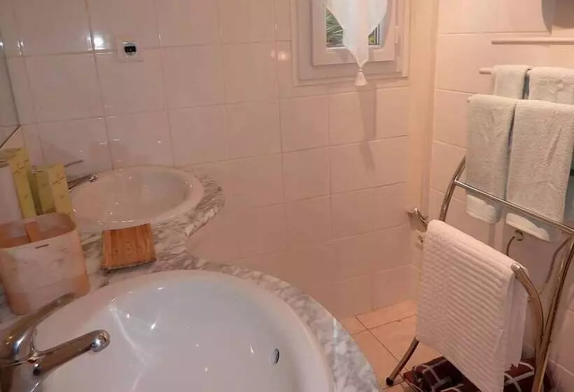 تختخواب و صبحانه La Maison Des Capucines