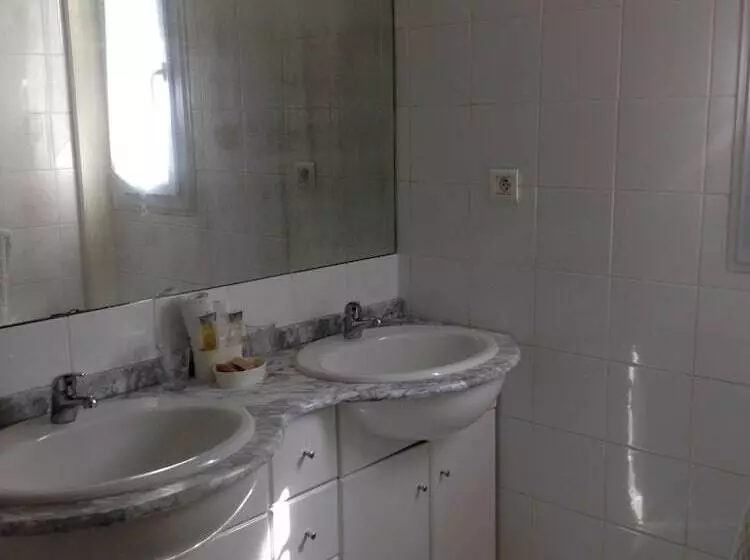تختخواب و صبحانه La Maison Des Capucines