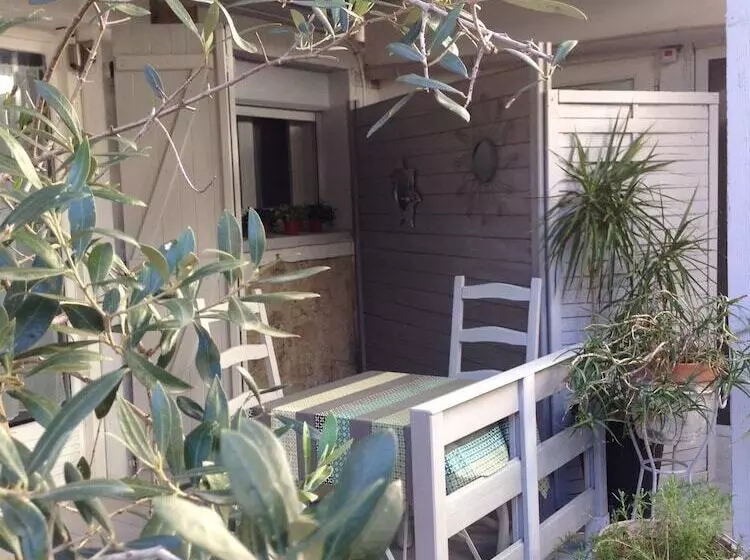 تختخواب و صبحانه La Maison Des Capucines