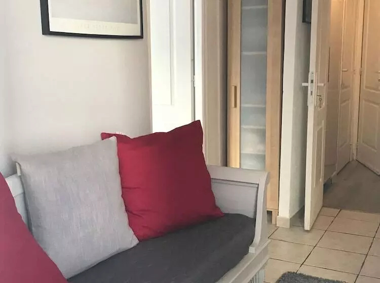 تختخواب و صبحانه La Maison Des Capucines