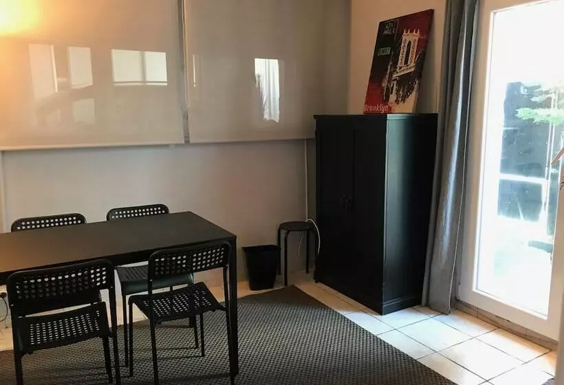 تختخواب و صبحانه La Maison Des Capucines