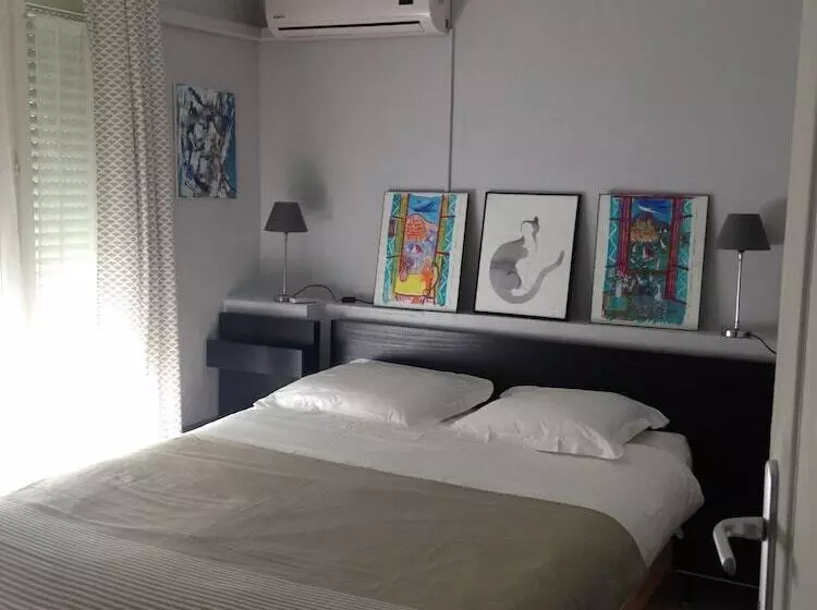تختخواب و صبحانه La Maison Des Capucines