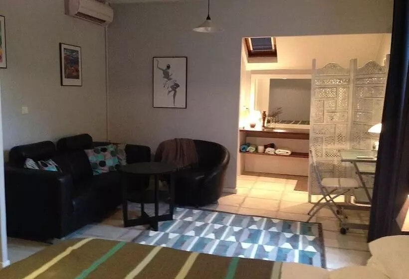 تختخواب و صبحانه La Maison Des Capucines