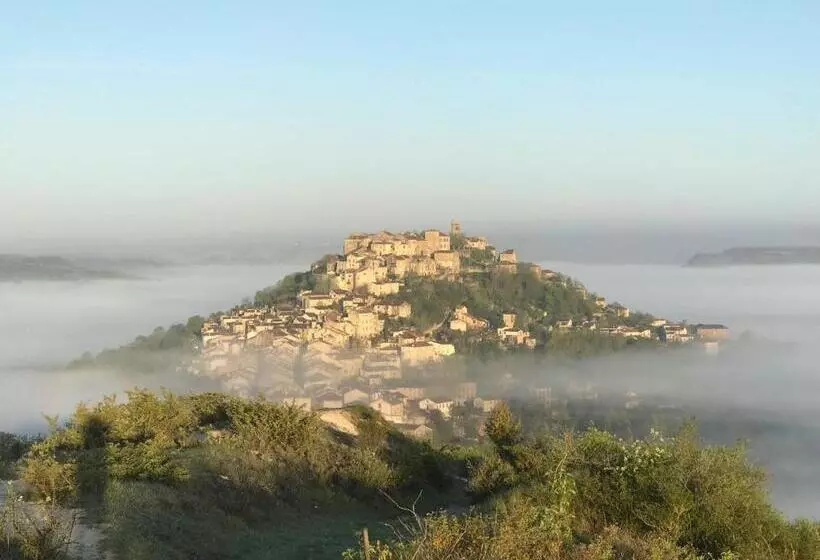 Aamiaismajoitus (B&B) Le Chevalier Noir