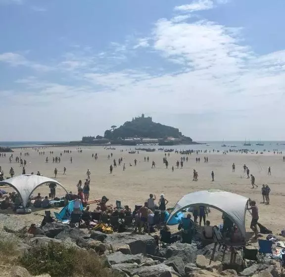 Aamiaismajoitus (B&B) Little Pengelly Farm