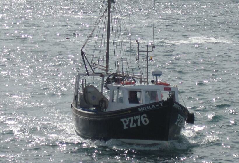 Bed and Breakfast Little Pengelly Farm