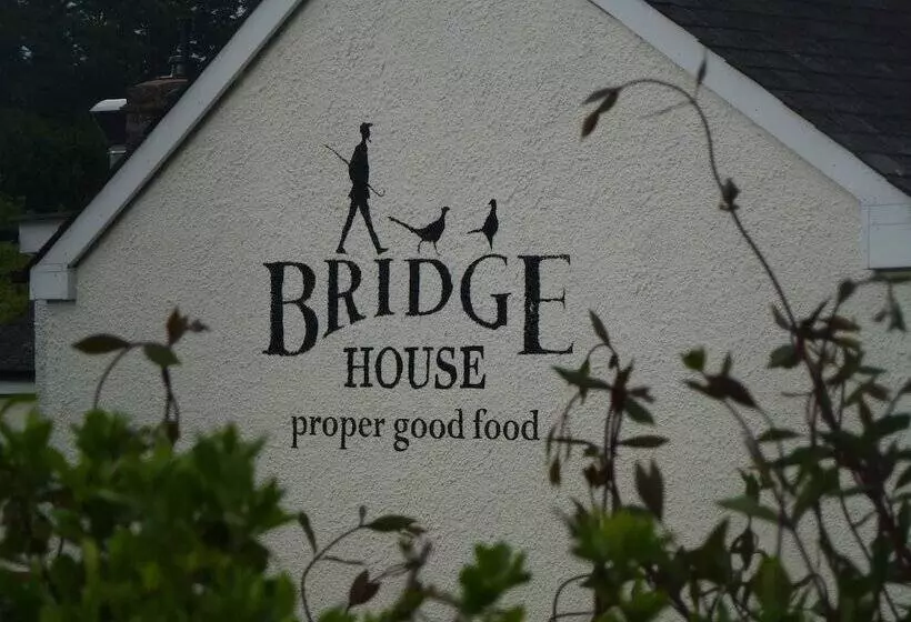 簡易ホテル Bridge House
