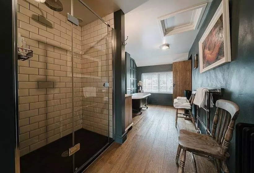簡易ホテル Bridge House