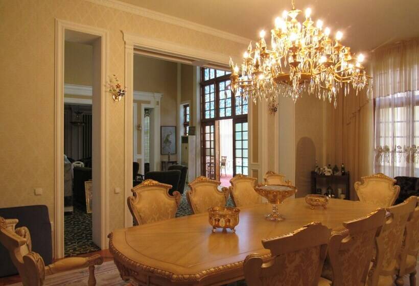 مسافرخانه Mir Abdullo