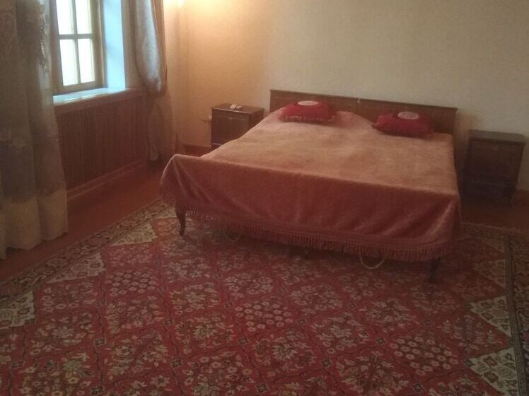 مسافرخانه Mir Abdullo