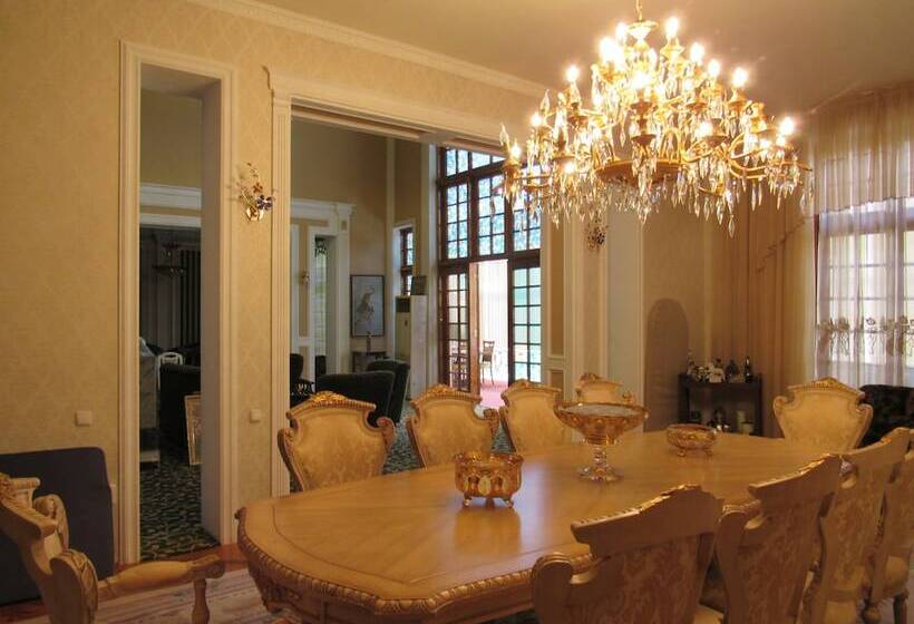 مسافرخانه Mir Abdullo