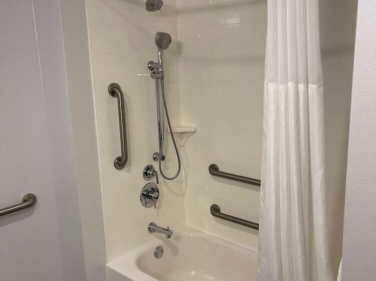 Отель Hampton Inn Dunedin