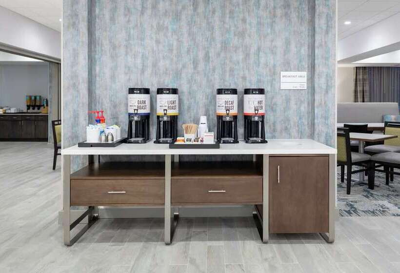 Отель Hampton Inn Dunedin