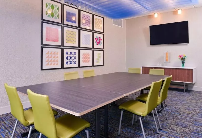 Hotelli Holiday Inn Express & Suites   Olathe West, An Ihg