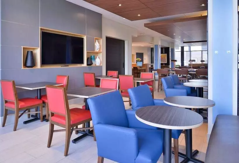 Hotelli Holiday Inn Express & Suites   Olathe West, An Ihg