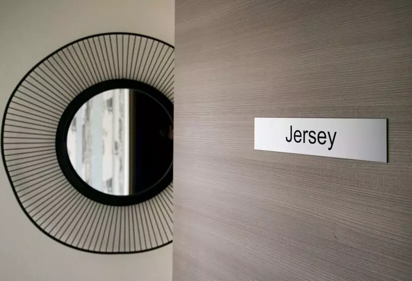 Hotelli Le Cotentin Appart Hôtels & Restaurant Le Cot