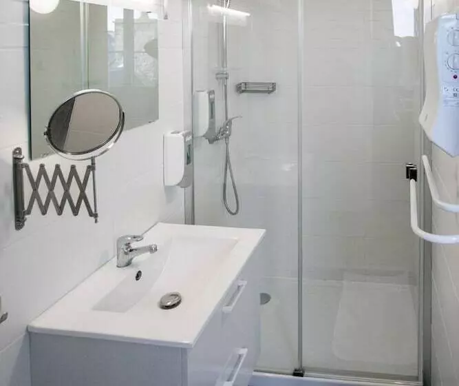 Hotelli Le Cotentin Appart Hôtels & Restaurant Le Cot