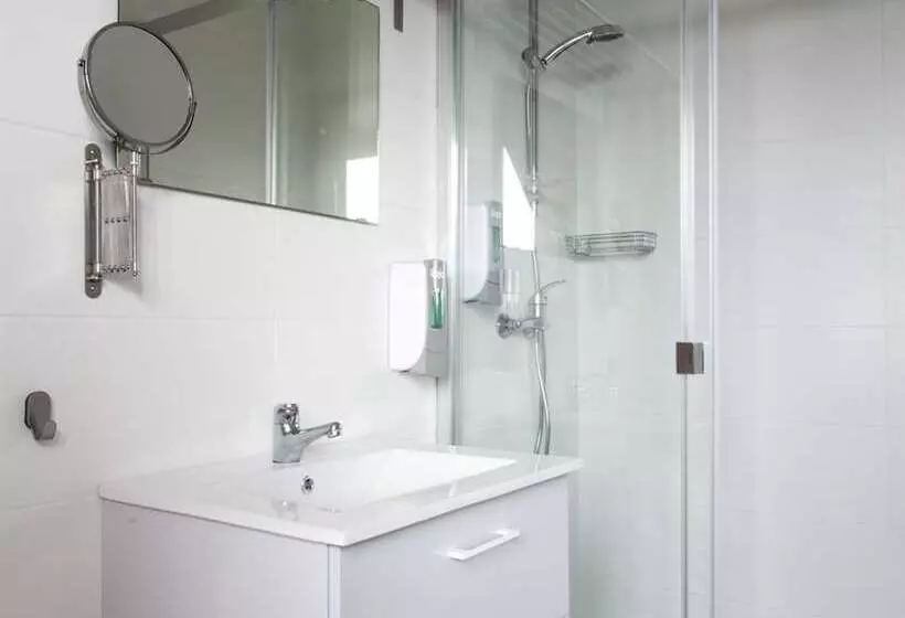 Hotelli Le Cotentin Appart Hôtels & Restaurant Le Cot