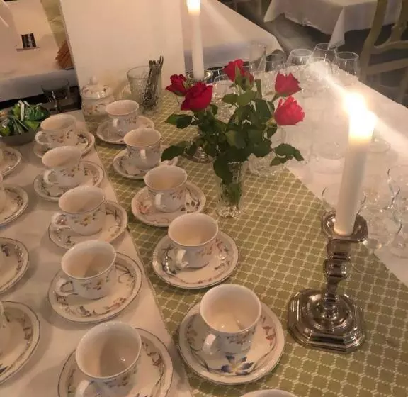 Hotelli Vardshuset Hwitan