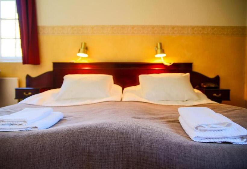 هتل Vardshuset Hwitan