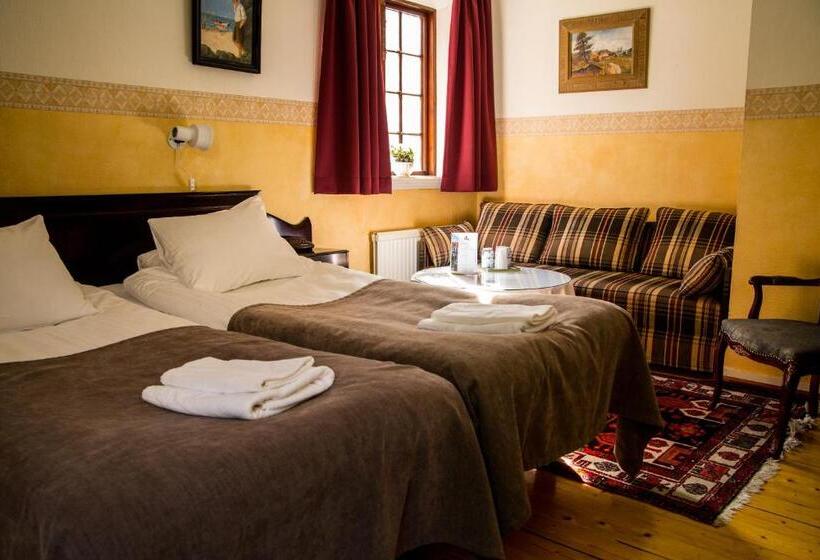 هتل Vardshuset Hwitan