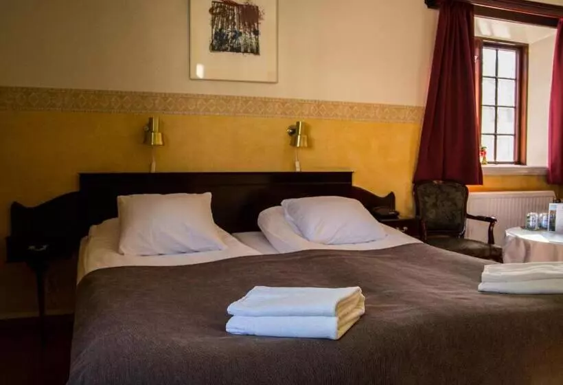 Hotelli Vardshuset Hwitan