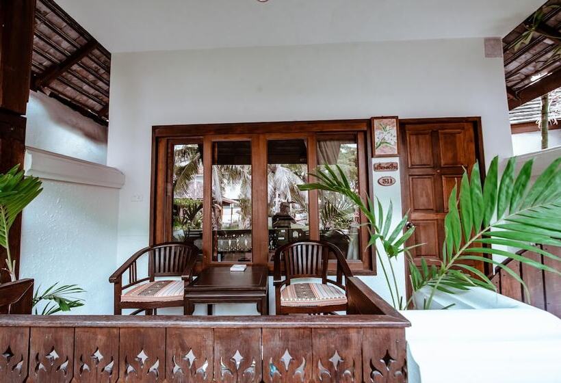 בית מלון כפרי Vila Villa Resort In Town