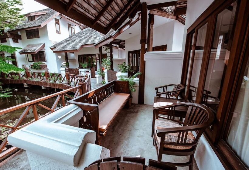 בית מלון כפרי Vila Villa Resort In Town