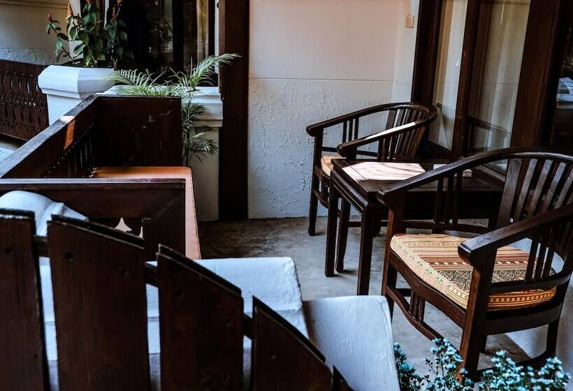 בית מלון כפרי Vila Villa Resort In Town