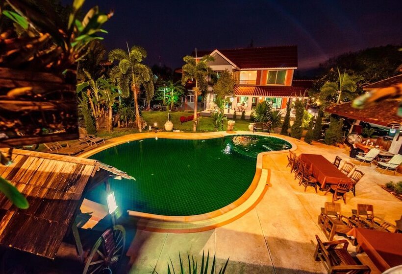 בית מלון כפרי Vila Villa Resort In Town