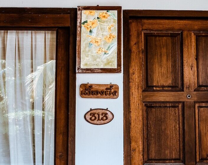 בית מלון כפרי Vila Villa Resort In Town