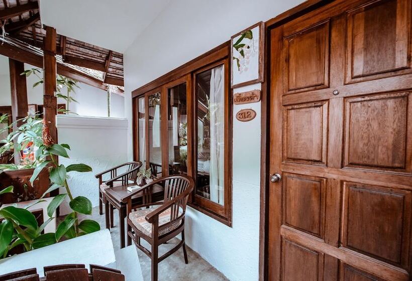 בית מלון כפרי Vila Villa Resort In Town