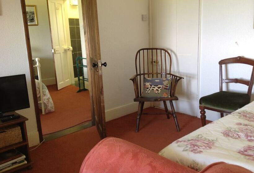 Trehane Farmhouse Bed And Breakfast, Working Farm