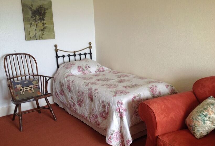 Trehane Farmhouse Bed And Breakfast, Working Farm