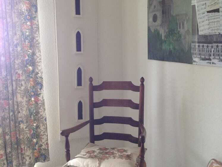 Trehane Farmhouse Bed And Breakfast, Working Farm