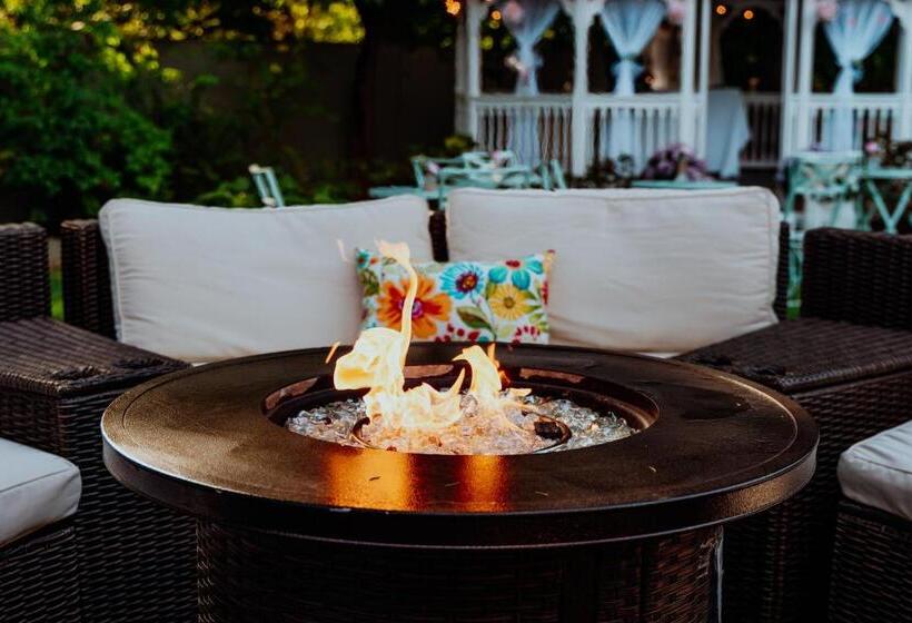 Westbrook Inn Bed And Breakfast