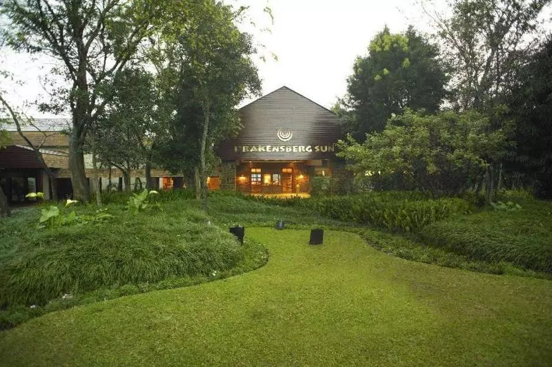 Отель Drakensberg Sun Resort