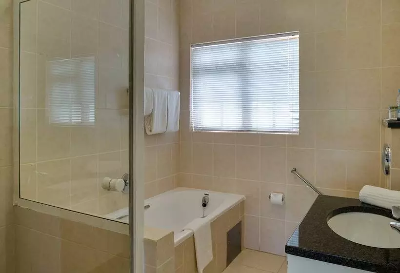 Protea Hotel By Marriott George King George