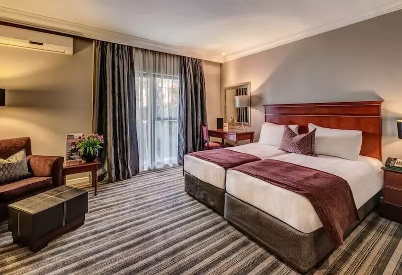 Отель Southern Sun Katherine Street