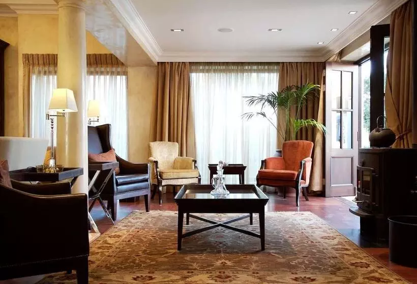 Отель Southern Sun Katherine Street