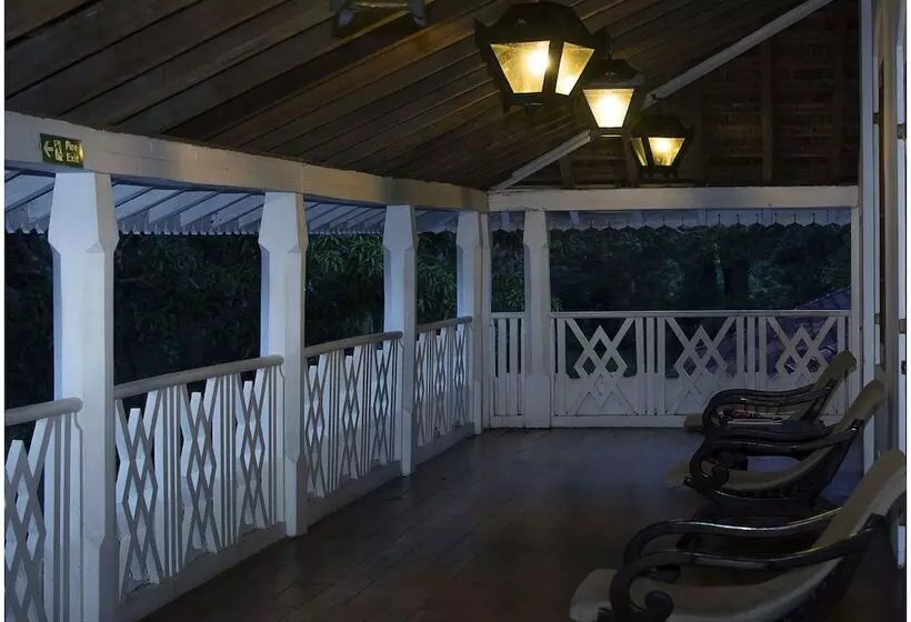 Отель The Sanctuary At Tissawewa