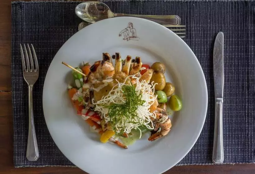 Отель The Sanctuary At Tissawewa