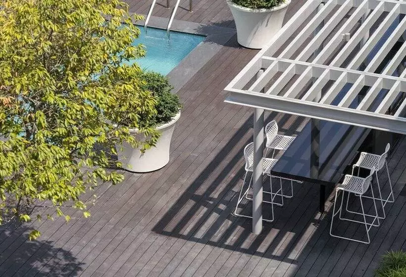 Residence Lanson Place Winsland, Singapore