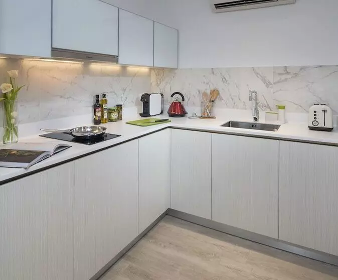 Residence Lanson Place Winsland, Singapore