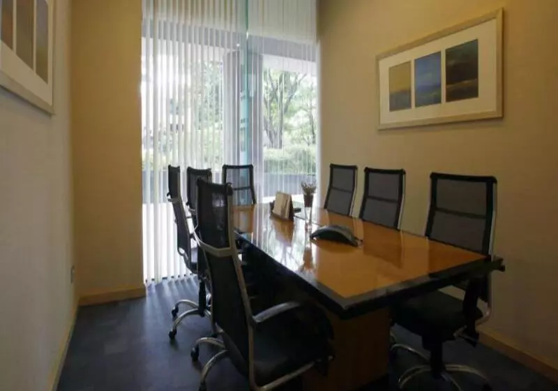 Residence Lanson Place Winsland, Singapore