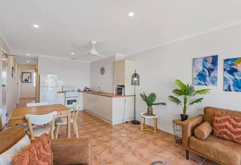 10t Beachfront Apartments