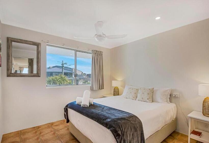 10t Beachfront Apartments