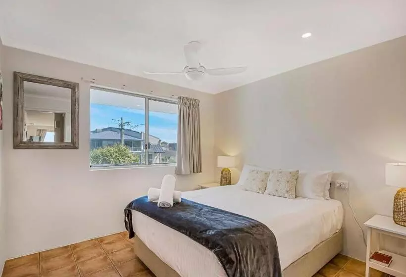 10t Beachfront Apartments