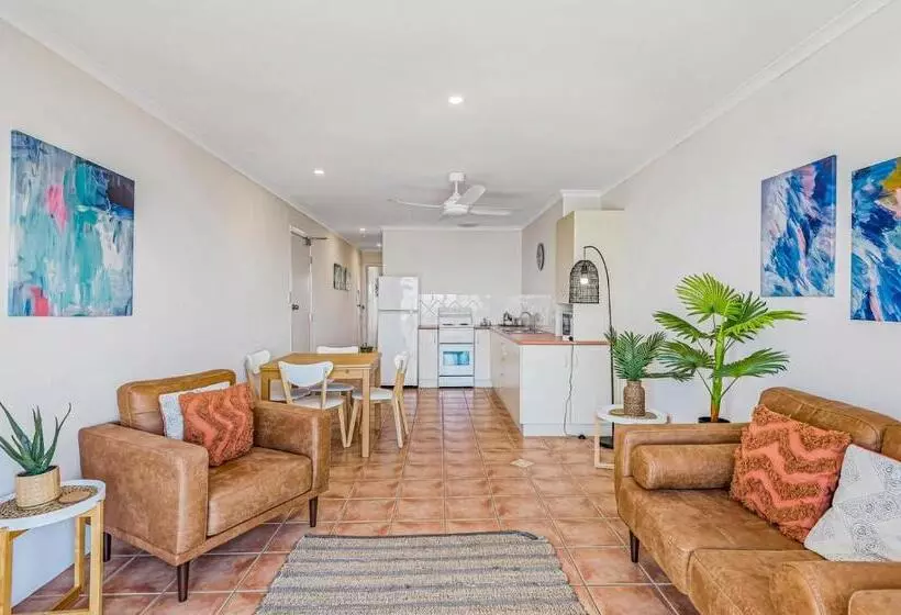 10t Beachfront Apartments